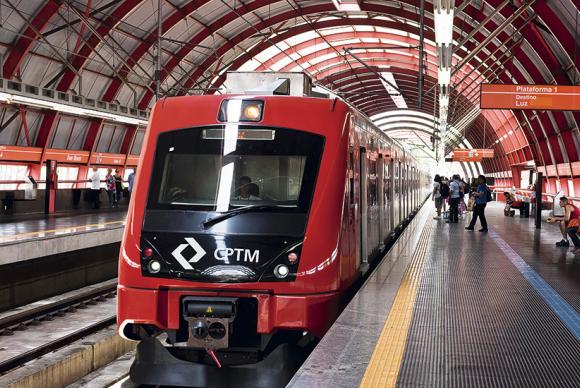 Greve no metrô provoca paralisação e congestionamentos em SP