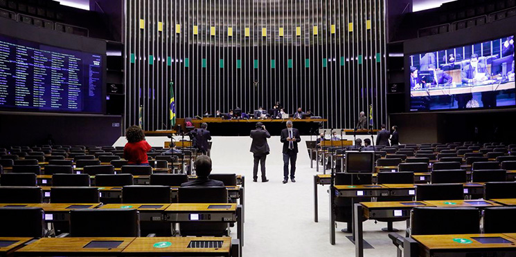 Senado aprova auxílio emergencial de R$ 600 para informais