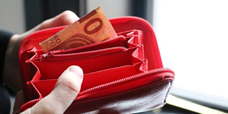 Quem deve devolver o auxílio emergencial?