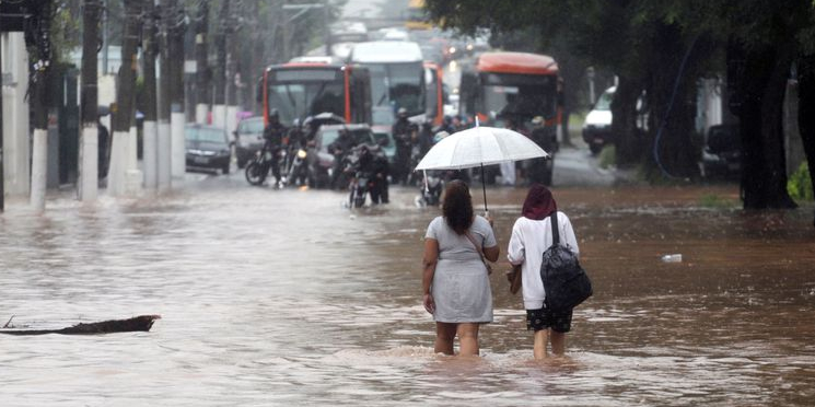 Lama e caos em São Paulo. Varejo perde R$ 110 milhões 