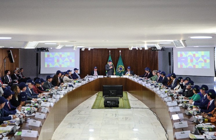 Brasil avalia retaliação após reunião sem acordo com os EUA