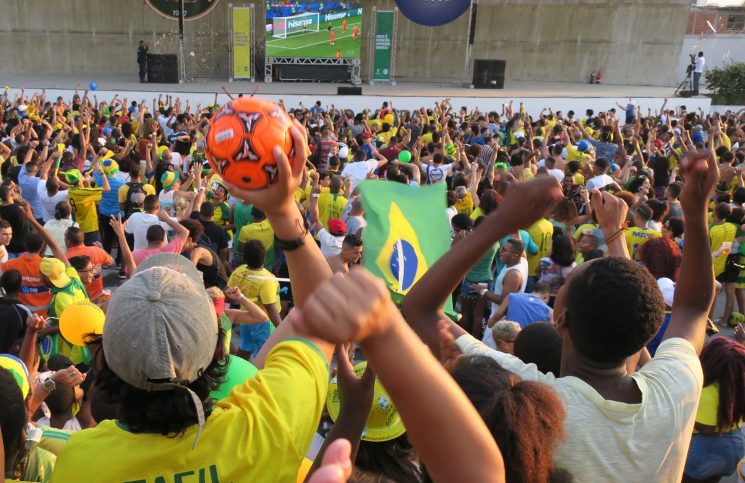 Não basta torcer e gritar: é preciso falar!
