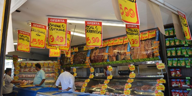 Consumidor espera inflação de 4,8% em 12 meses, diz FGV