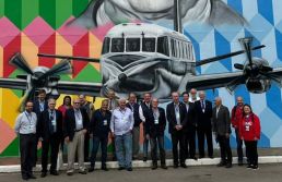 Comitiva da ACSP faz visita técnica à Embraer