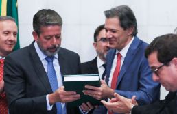 Regulamentação da reforma tributária está nas mãos dos congressistas 
