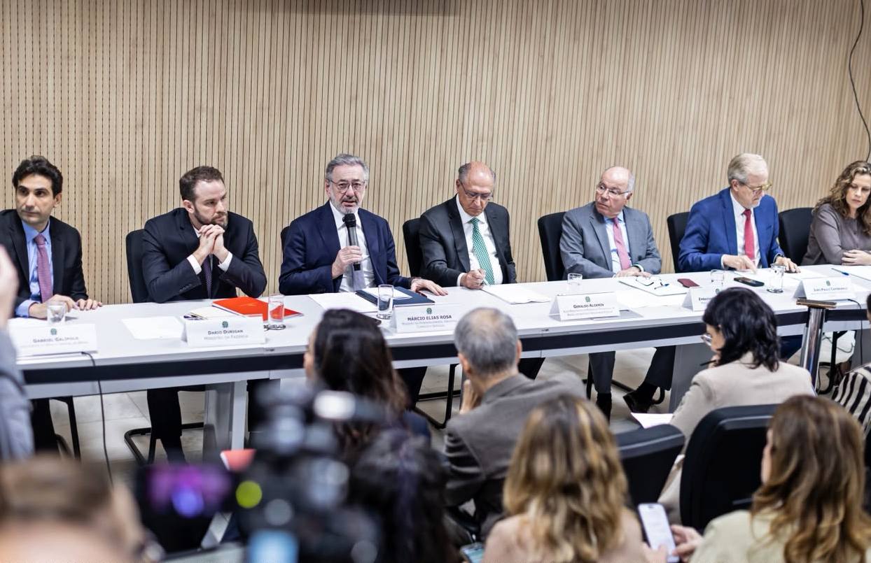 Contra tarifa dos EUA, governo avalia linhas de crédito e reciprocidade