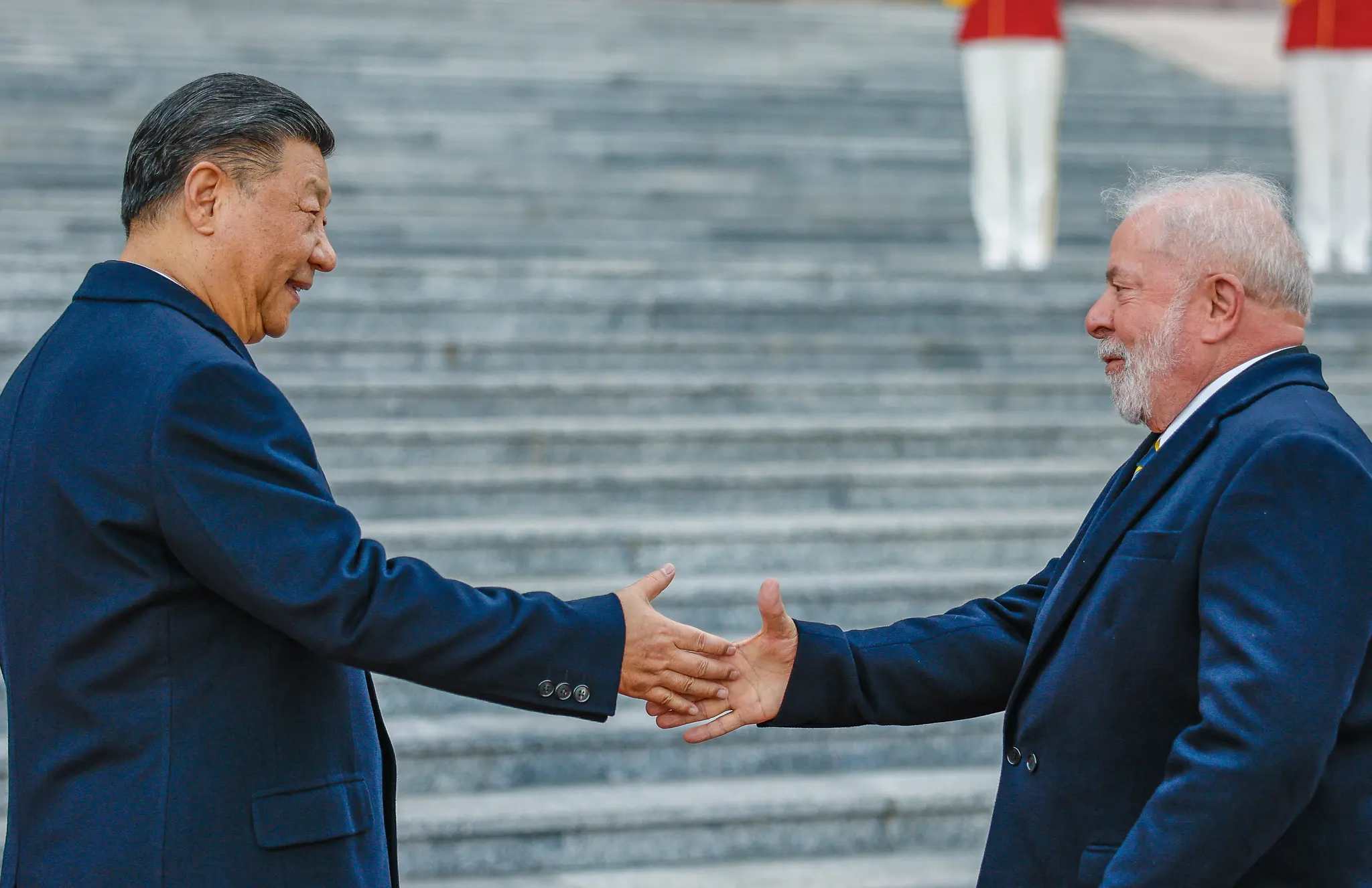 Cláudio Humberto | Hostil aos EUA, Lula baixa a cabeça para China