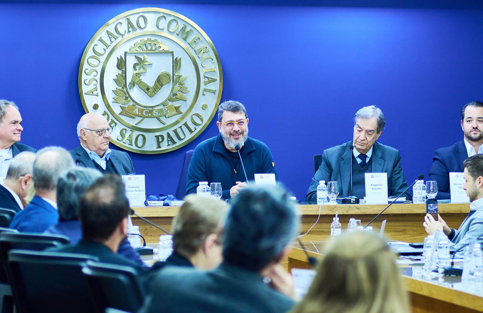 Pedro Doria: entre EUA e China, fique do seu lado para investir em IA