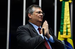 Nos corredores de Brasília | Prefeitos e governadores aguardam, de pires na mão, bênção de Dino sobre emendas 