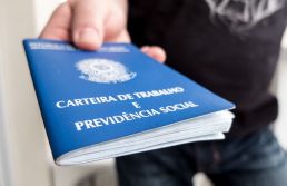 Juros altos inibem investimentos e refletem na desaceleração do mercado de trabalho