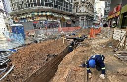 Descobertas arqueológicas desafiam logística de obras no Centro de SP